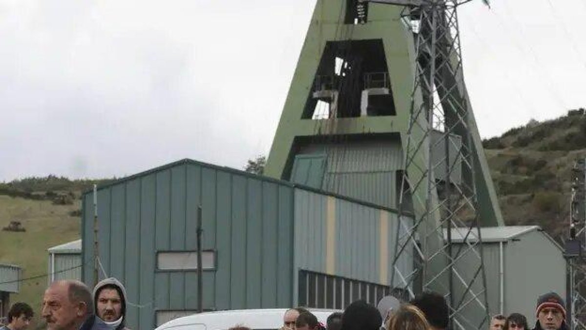 Los 16 acusados por la muerte de 6 mineros en León se enfrentan a 3 años y medio de prisión
