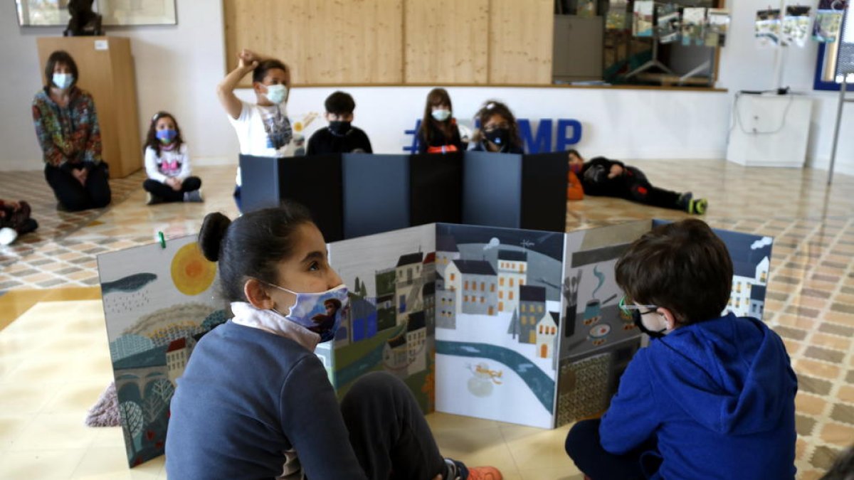 Bajan a 992 los grupos escolares confinados, 144 menos respecto del lunes