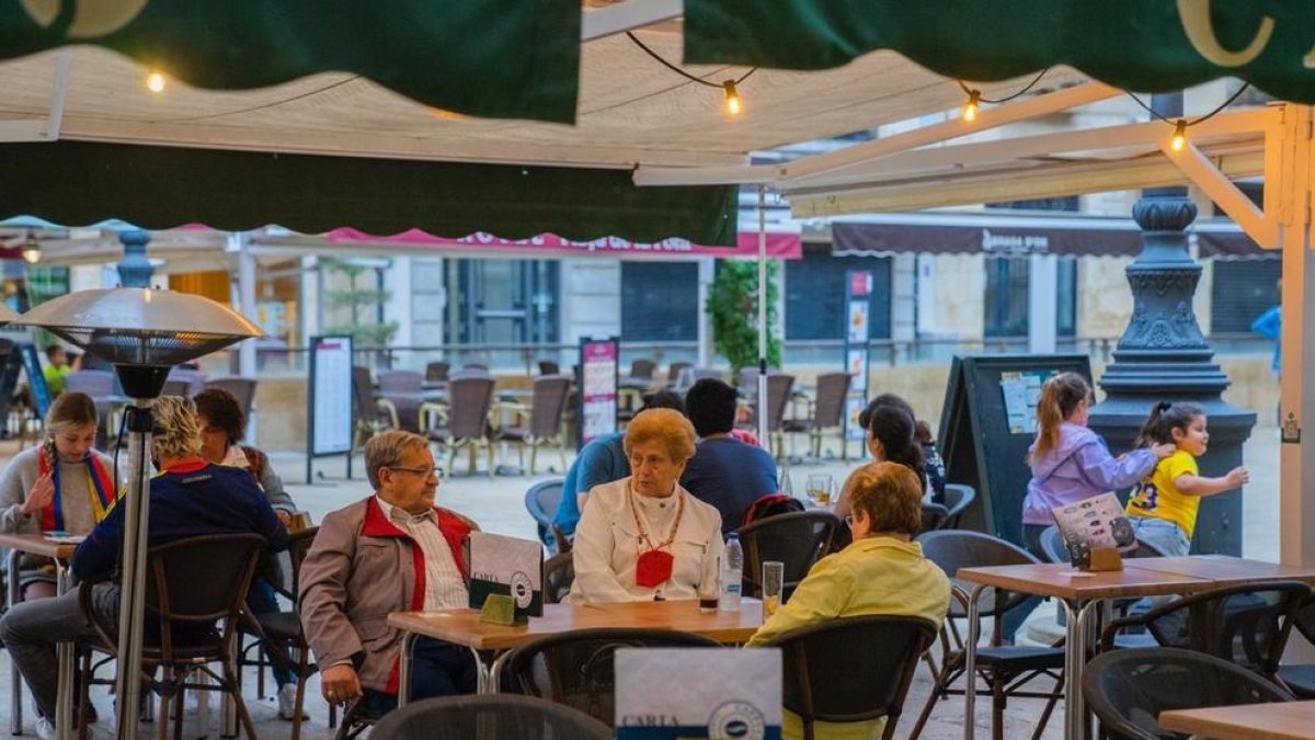 bar, restaurando, terraza, restauración, pandemia, reapertura, horario, restricciones, Tarragona, coronavirus, covid-19, mascarilla, reuniones sociales, clientes, amigos, encuentros