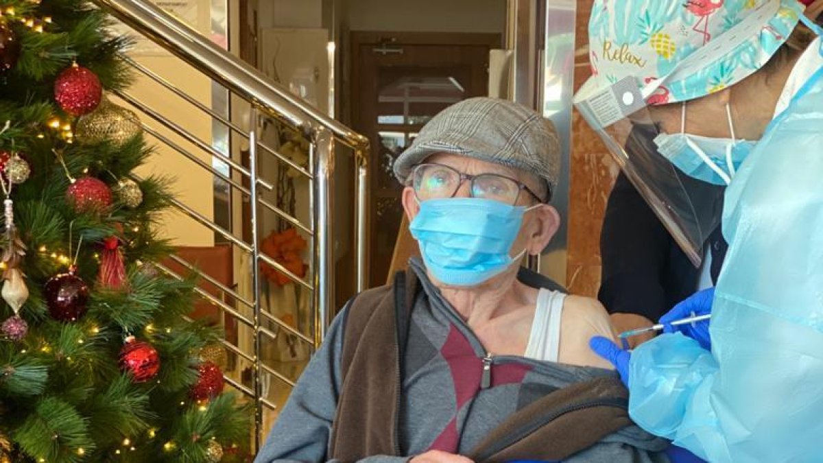 Los residentes y personal de la residencia Barà Bahia de Roda ya han recibido la vacuna contra la covid