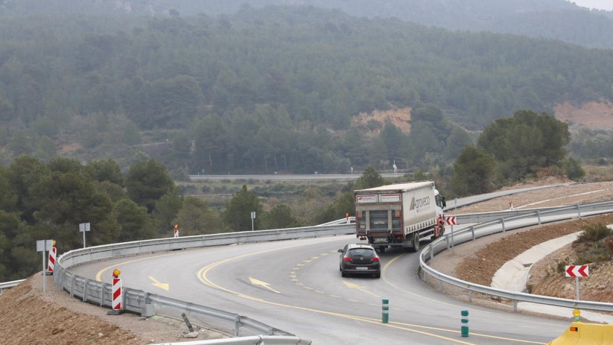Montblanc alerta de la alta accidentalidad en un tramo provisional por las obras de la A-27
