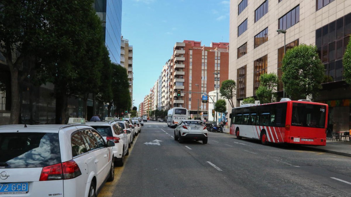 El primer tramo del carril bici de la calle Pere Martell de Tarragona estará listo la próxima semana