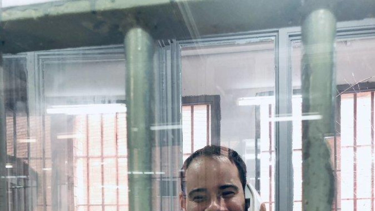 Albert Botran hace pública la primera imagen de Pablo Hasel en la prisión de Ponent