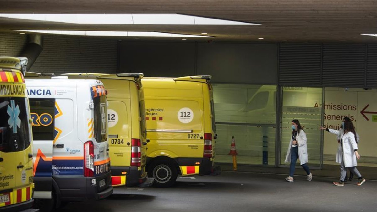 UCI, hospitales, covid, ambulancia, SEM