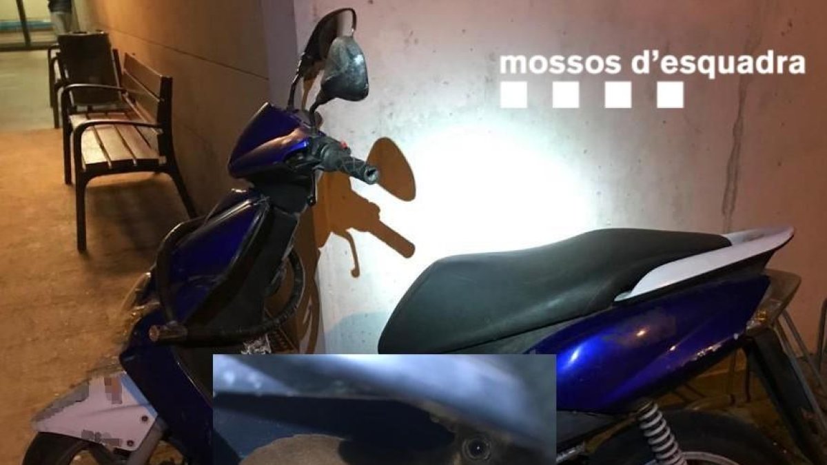 Els Mossos denuncien un vendrellenc que havia deixat el gos tancat sota el seient d'un escúter