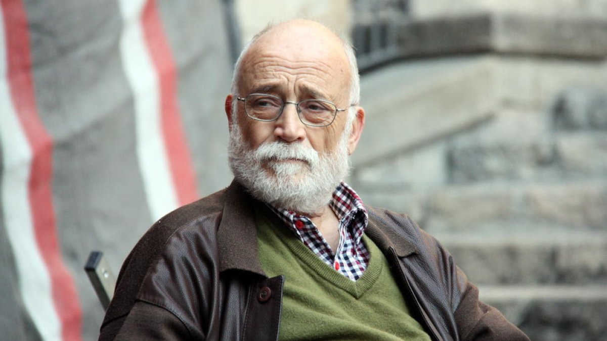 La familia de Arcadi Oliveres abre una web para hacer llegar muestras de afecto al activista, gravemente enfermo