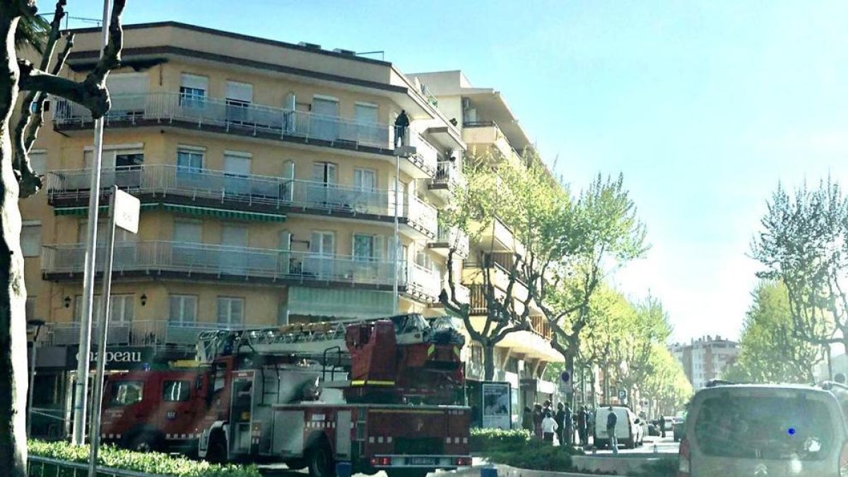 Evacuan a los vecinos de un edificio de Salou por un incendio en una cocina