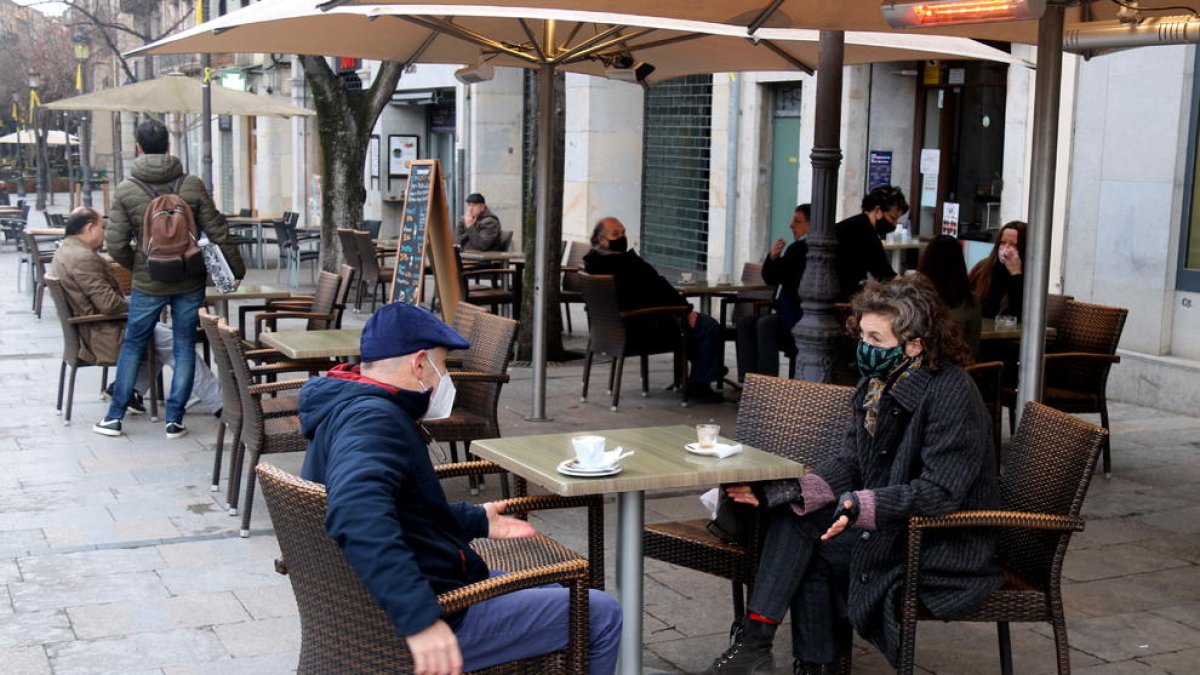 Els bars i restaurants ja poden obrir ininterrompudament fins les 17 hores