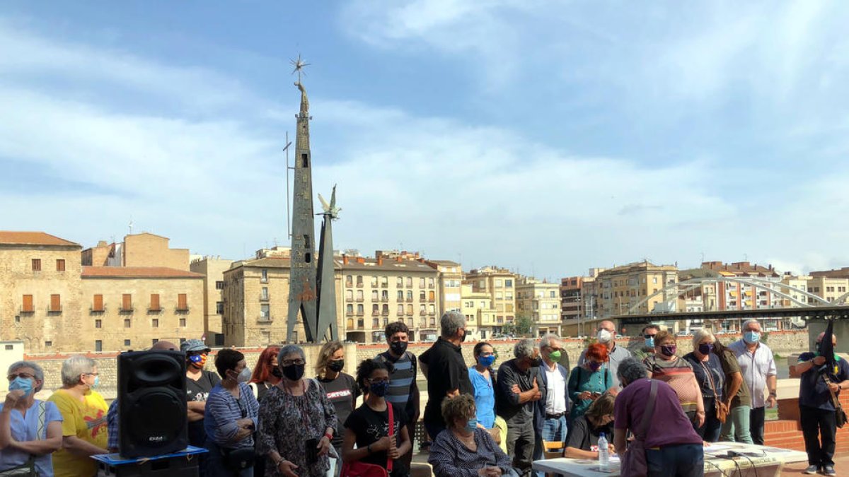 Diecisiete asociaciones memorialistas piden retirar el monumento franquista de Tortosa