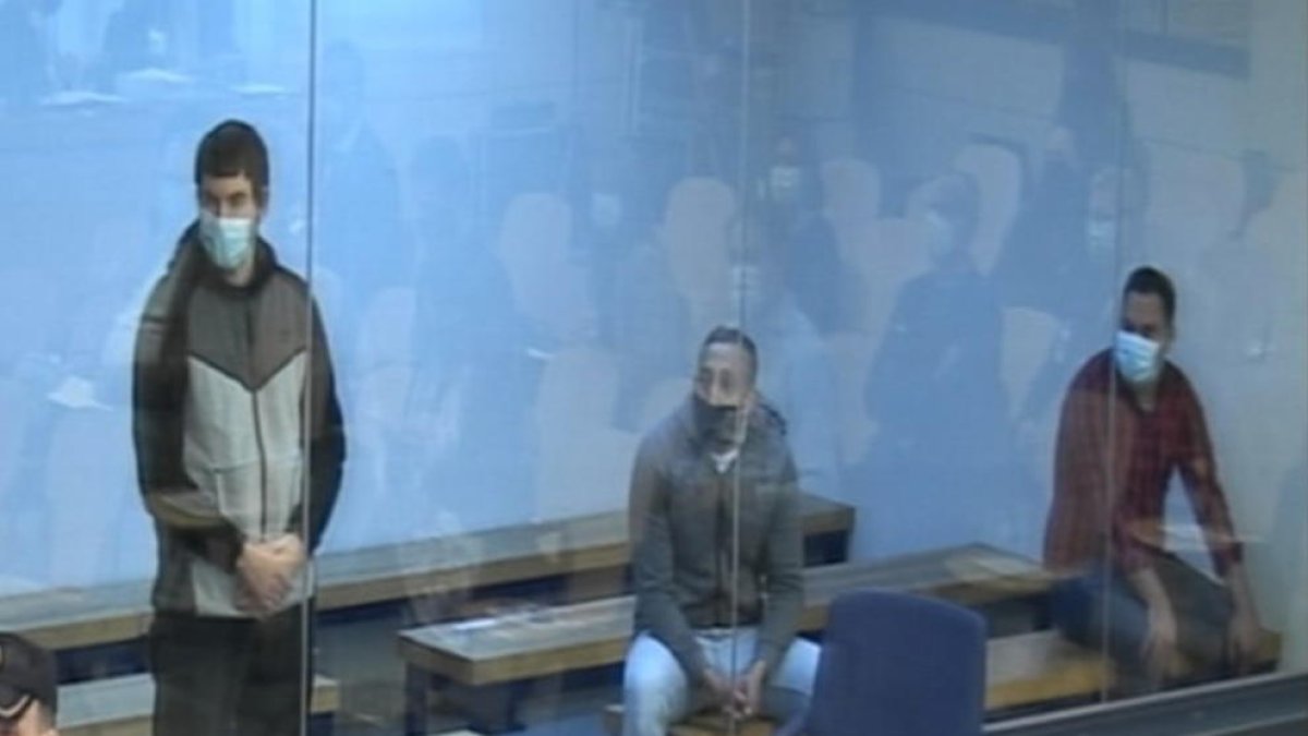 La fiscalía mantiene la petición de entre 8 y 41 años de prisión para los tres acusados en el juicio del 17-A