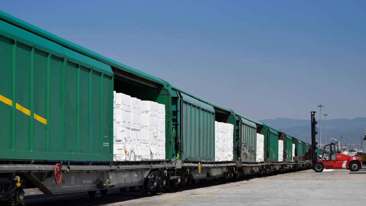 El Port Tarragona reprèn el servei ferroviari de pasta de paper amb Salamanca