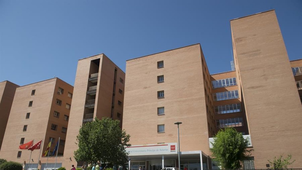 Una gerent d'un hospital vol treure els mòbils als pacients perquè no parlin amb la família