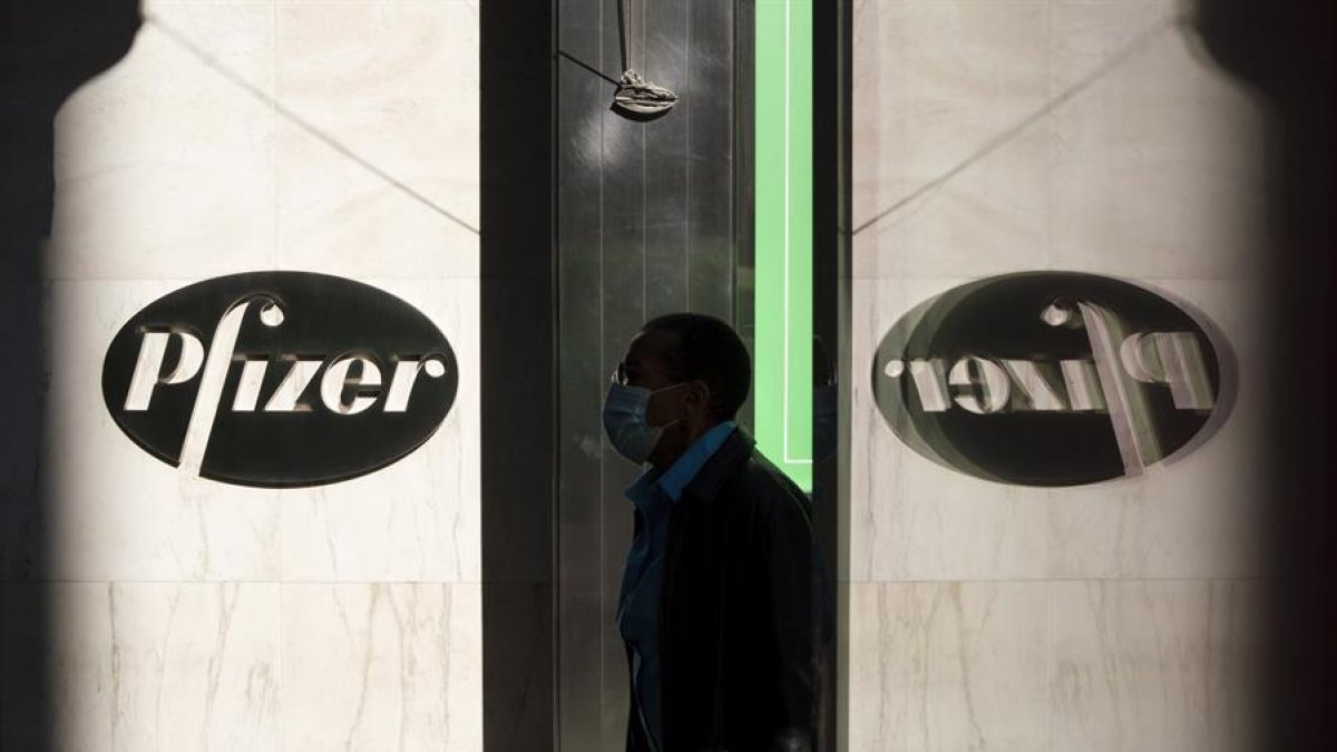 Pfizer y BioNTech piden la autorización para comercializar su vacuna en Europa