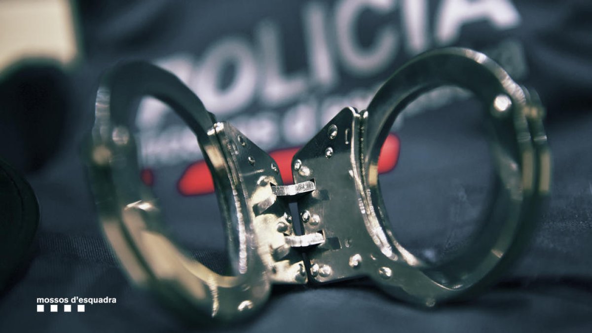 Mossos d'Esquadra, manilles, detenció