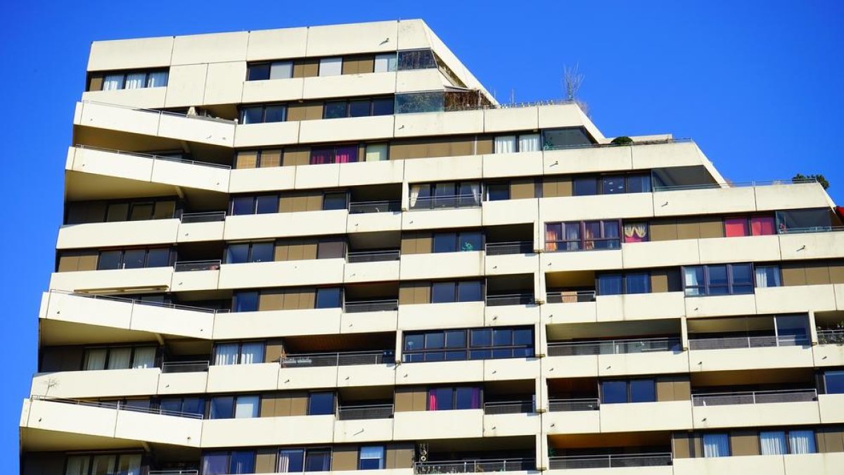 ¿Estás obligado a soportar el ruido del piso turístico de tu vecino? Esto dice la ley