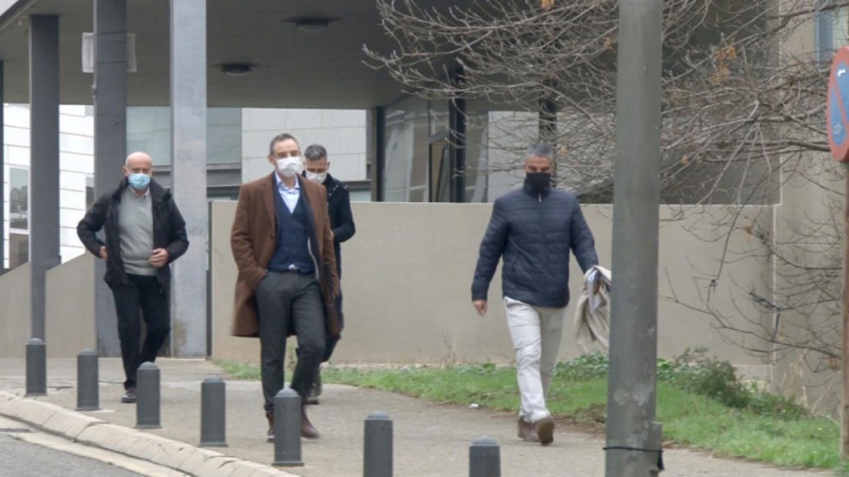 Frame de vídeo de cuatro de los cinco de los policías investigados por la agresión a Enric Sirvent, que han declarado en fase de instrucción a los juzgados de Lérida. Imagen del 30 de noviembre de 2020.