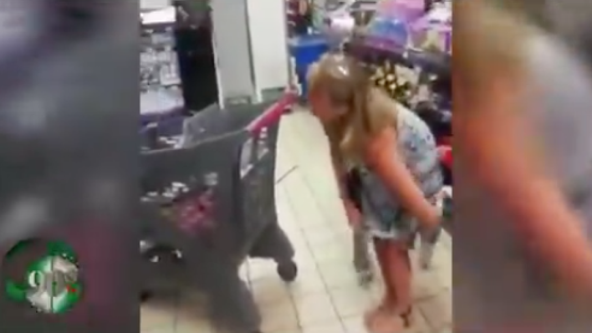 La sorprendente reacción de una mujer a quien reclaman que se ponga mascarilla