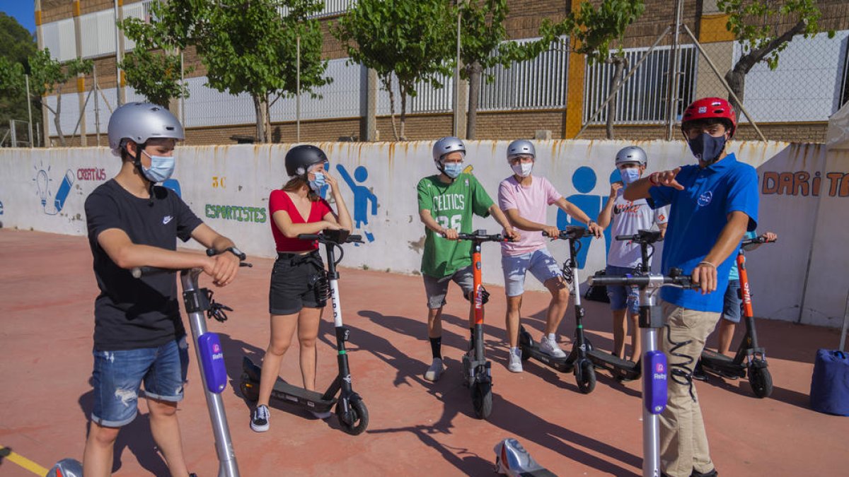 Tarragona inicia una prueba piloto para formar adolescentes en la circulación de patinetes eléctricos