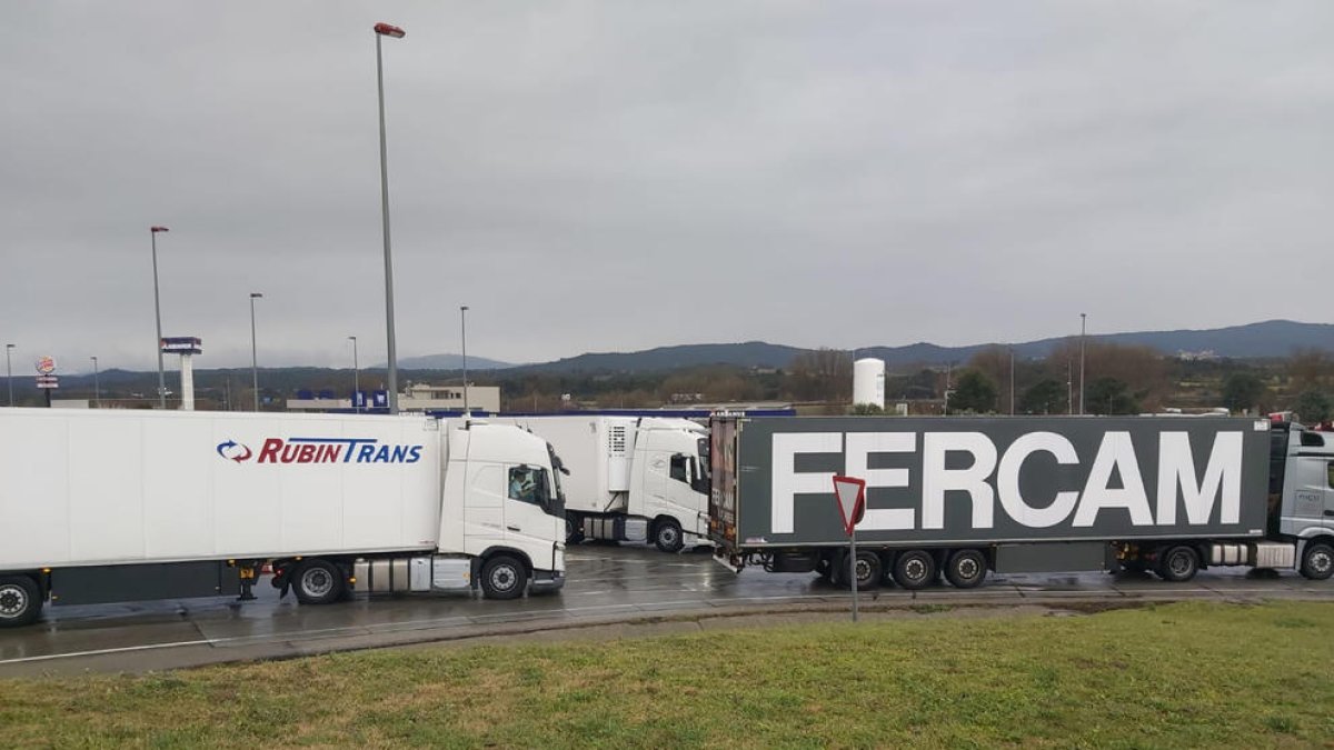 La Policia Local de la Jonquera denuncia que el municipi està col·lapsat pels camions
