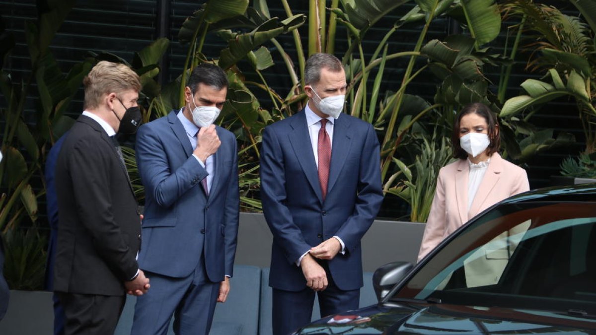 Maroto cifra en 5.000 MEUR la inversión en la fábrica de baterías y dice que cerca de Martorell «significa España»