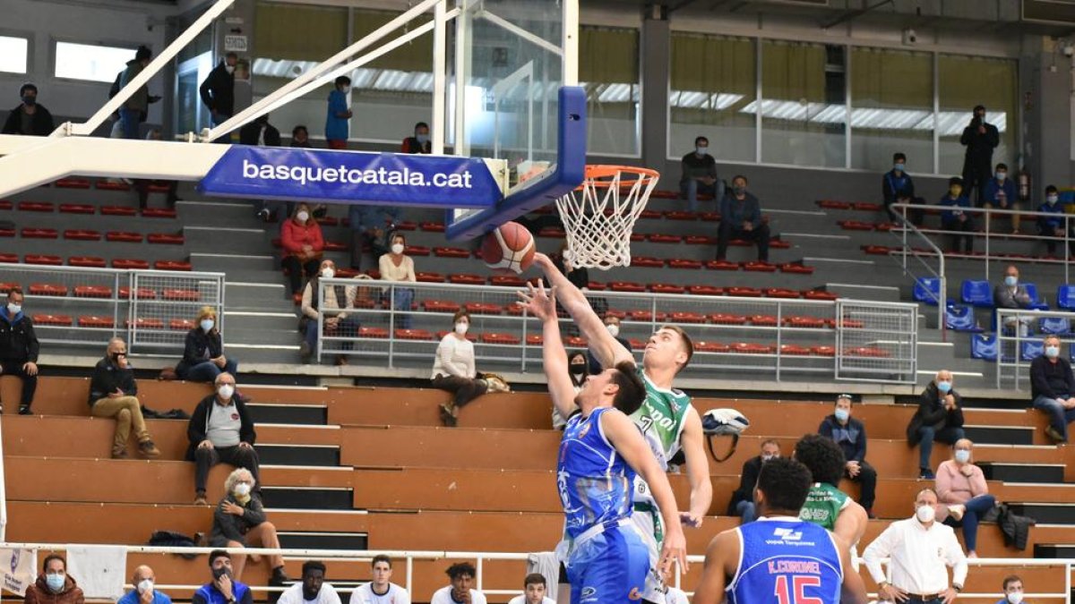 El CBT se desinfla contra La Roda y tendrá que esperar para evitar el descenso directo (67-80)