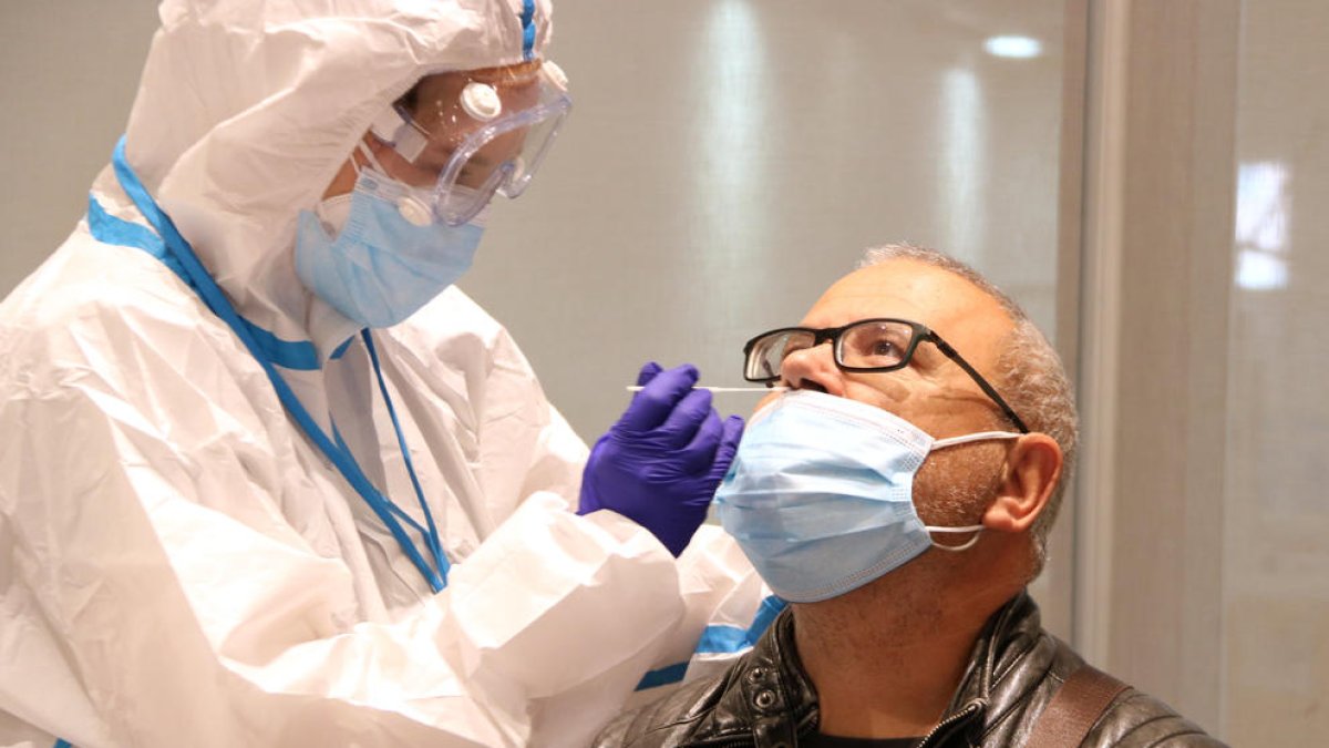 La variante británica ya supone el 25% de los casos de covid-19 en Cataluña