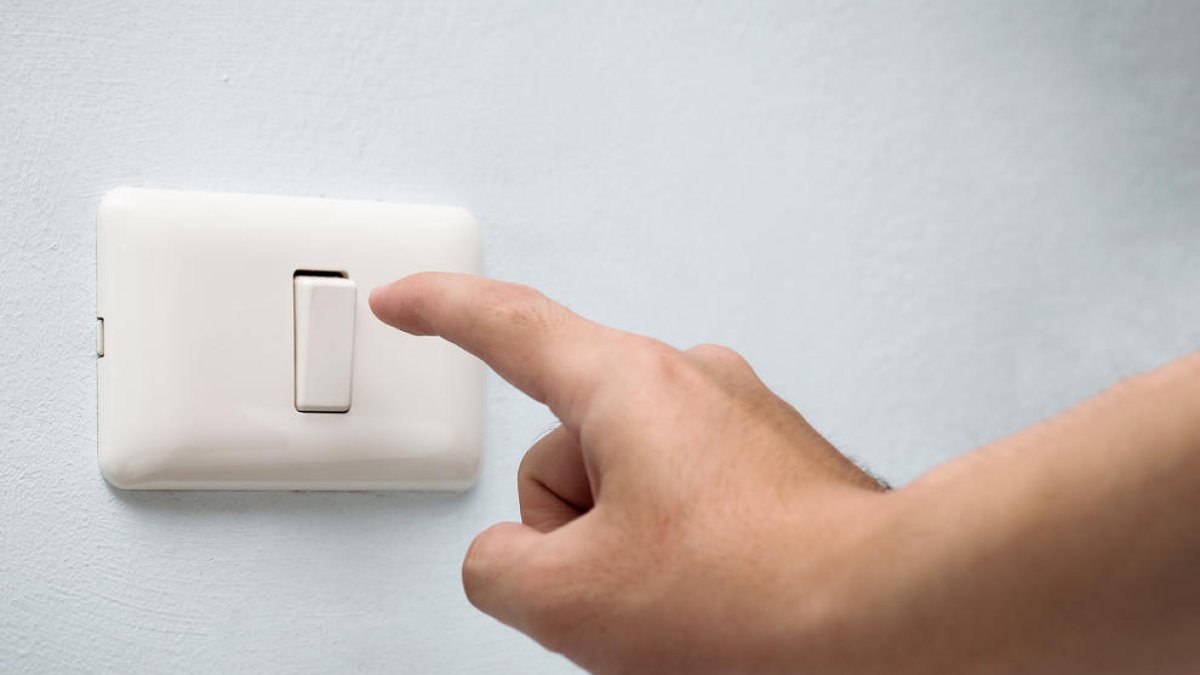 El recibo de la luz alza un 42% con la nueva factura respeto hace un año, según FACUA