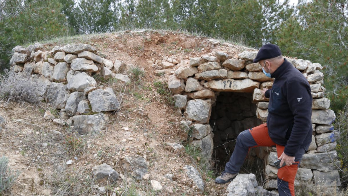 Montblanc protege las barracas de piedra seca ante la amenaza de las obras de la A-27