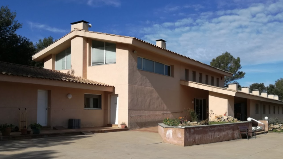 Un brote de covid-19 en el geriátrico Pla de Martís d'Esponellà afecta a 21 personas y causa la muerte de un usuario