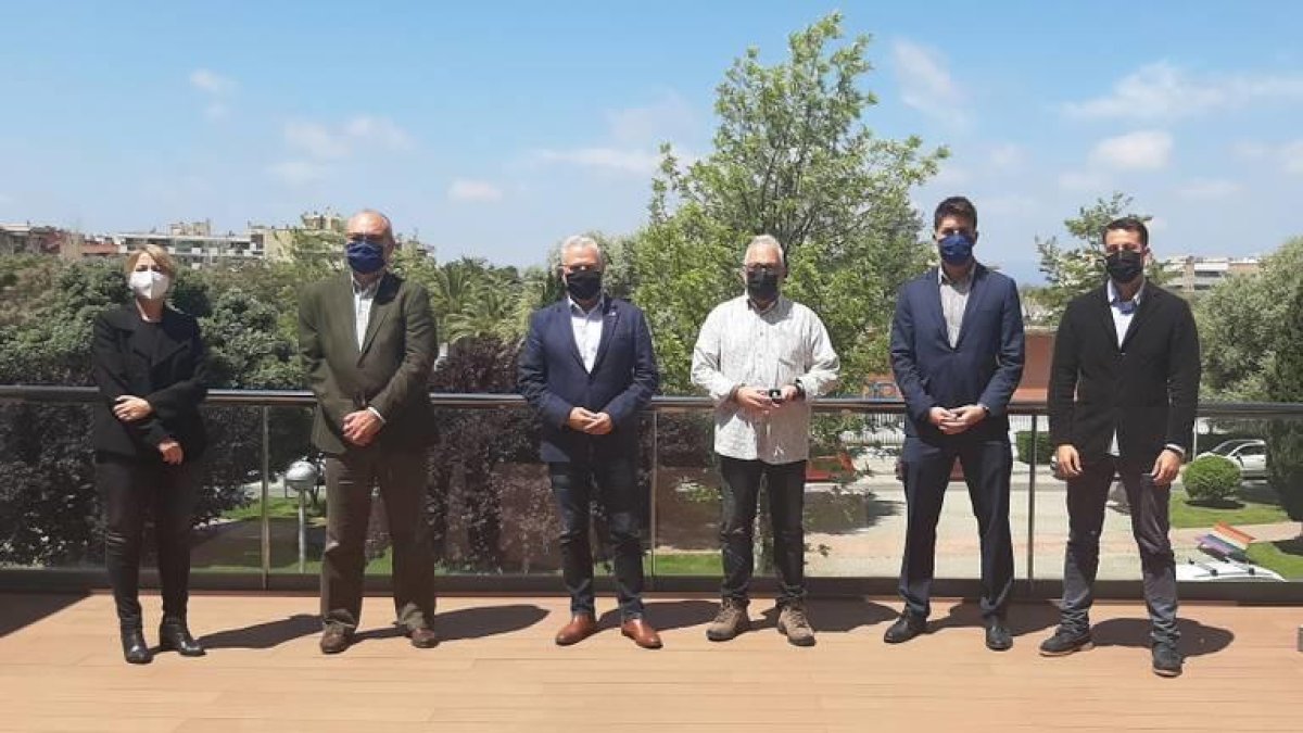 El Ayuntamiento de Salou homenajea a dos trabajadores por sus 25 años en la Administración local