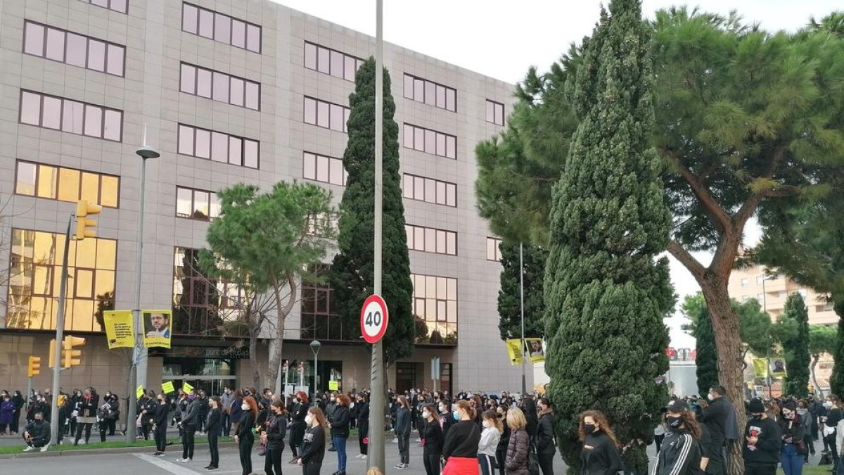 El colectivo de la Danza se manifiesta en Tarragona para exigir que se reanuden sus actividades