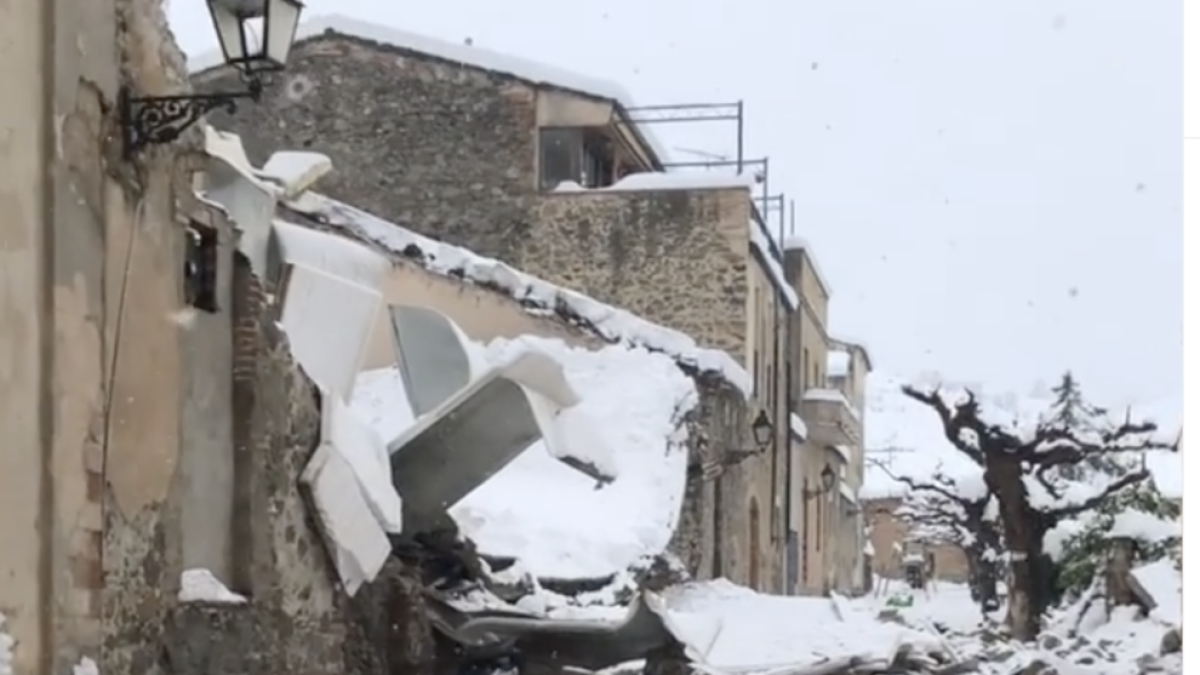 La neu ensorra part del celler Vall Llach de Porrera