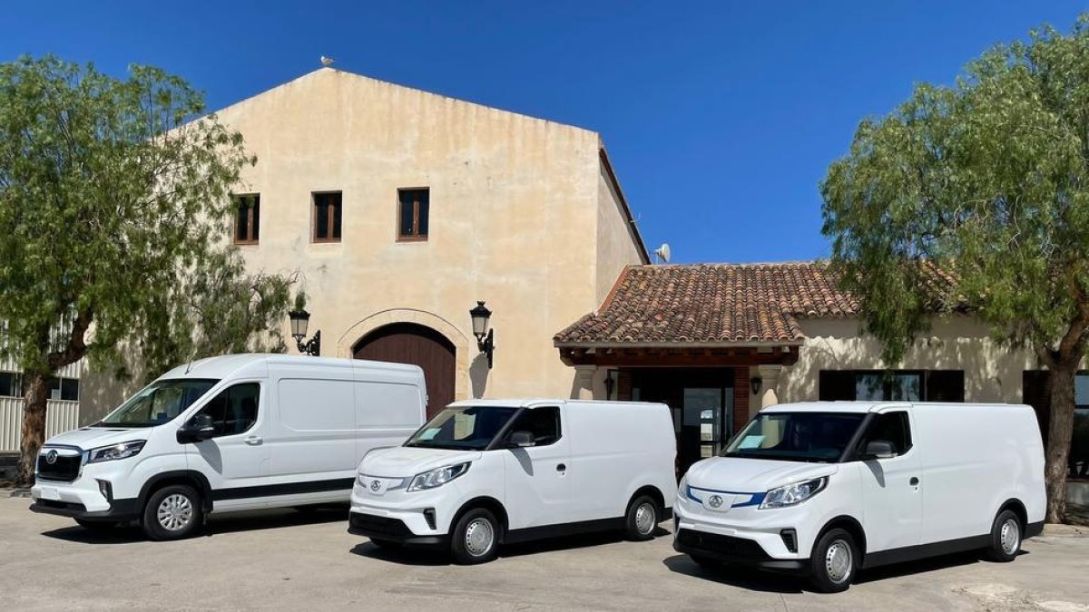 El gegant automobilístic Maxus distribuirà vehicles elèctrics a través del Port de Tarragona