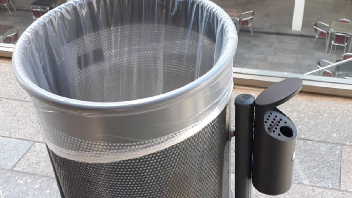 Reus instala 500 ceniceros fruto de un proyecto de los Presupuestos Participativos