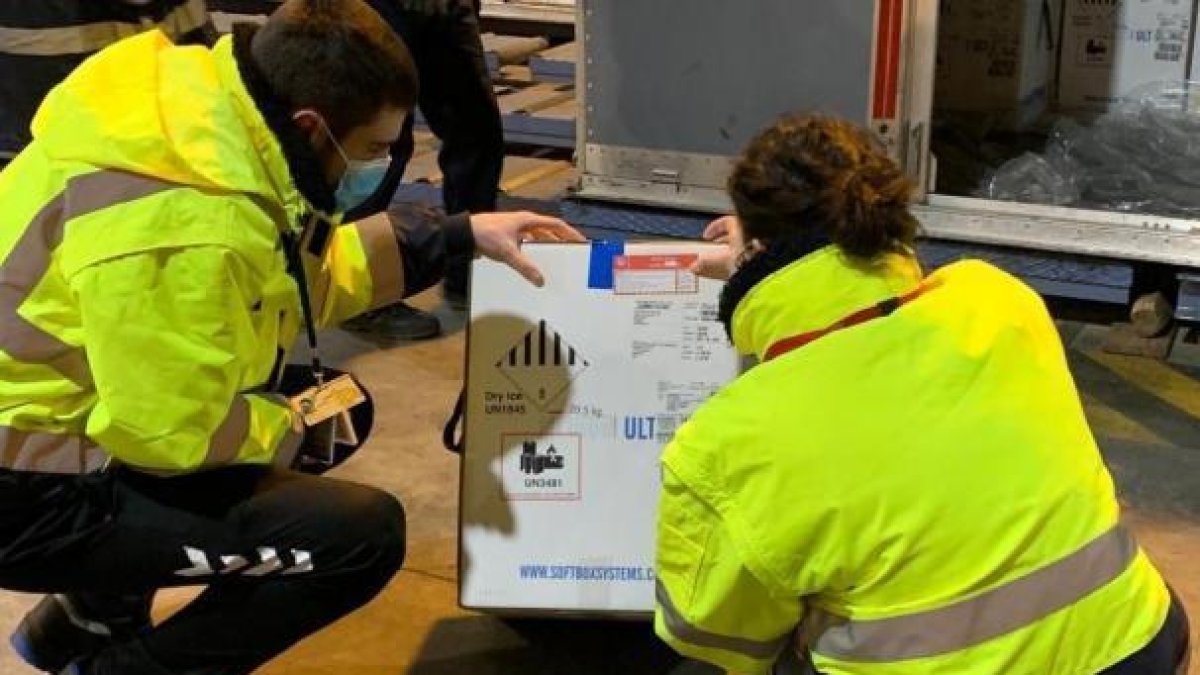 El nuevo lote de vacunas llega a España con algunos problemas de distribución