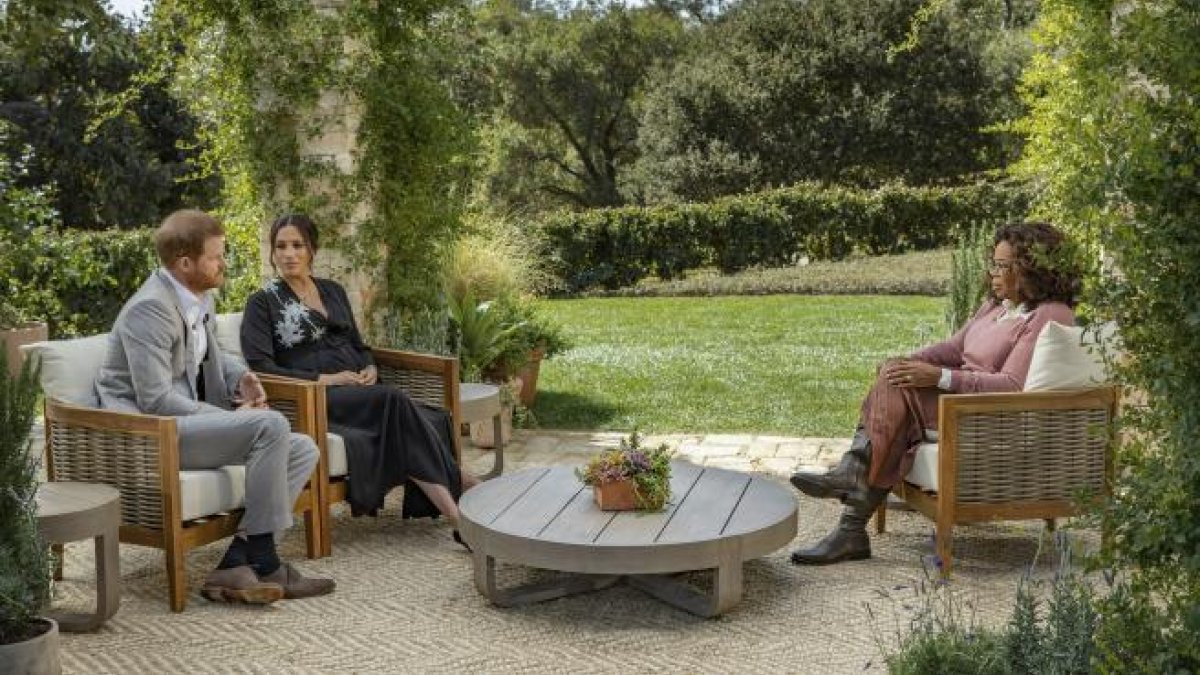 Meghan Markle acusa de racisme a la família reial i diu que va pensar en suïcidar-se