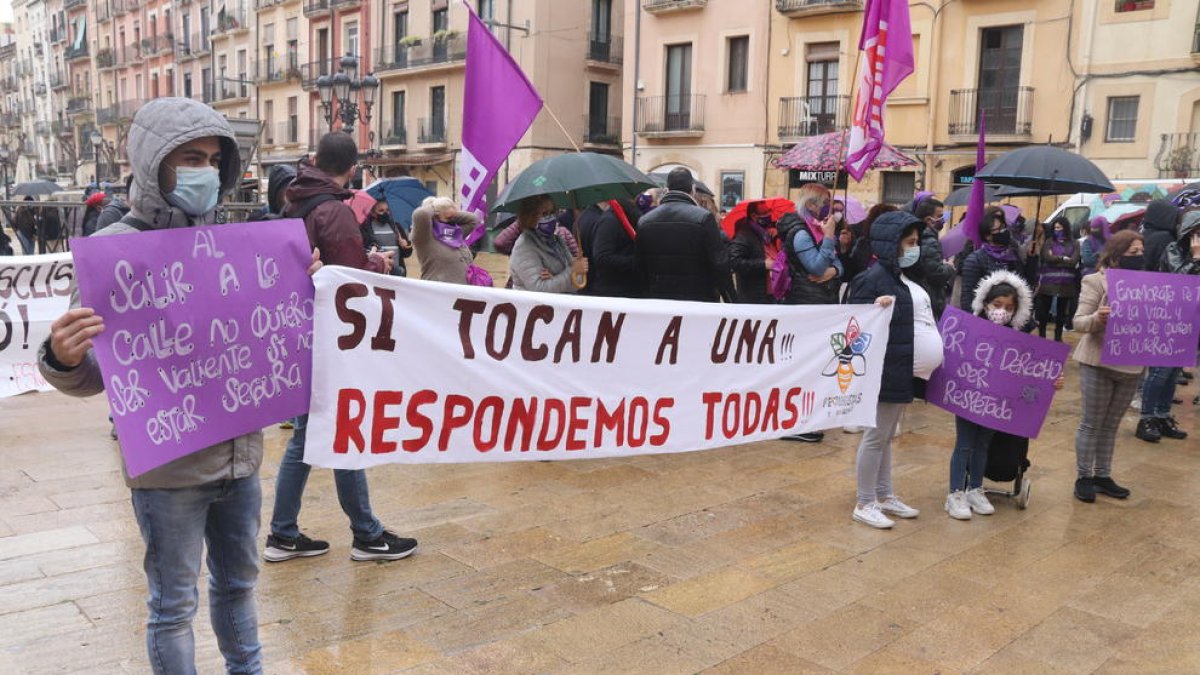 Identifican una quincena de personas por las pintadas en la sede de Vox Tarragona