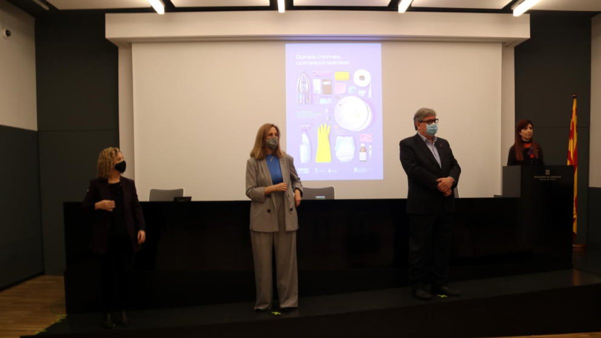 Los cuentos no sexistas de los alumnos ebrenses protagonizan la conmemoración del 8-M