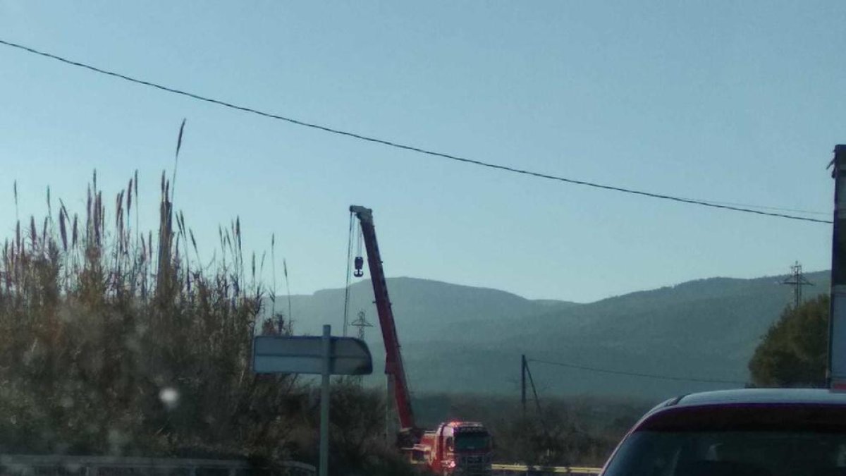 Retenciones en la C-37 entre Valls y Alcover por|para el accidente de un camión