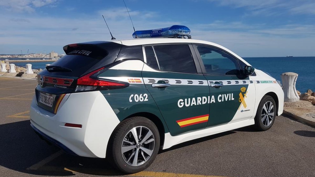 La Guardia Civil de Tarragona estrena su primer vehículo cien por cien eléctrico