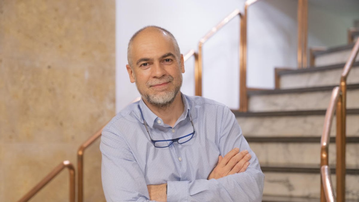 «Los médicos asumimos roles que no nos corresponden, como los burocráticos»