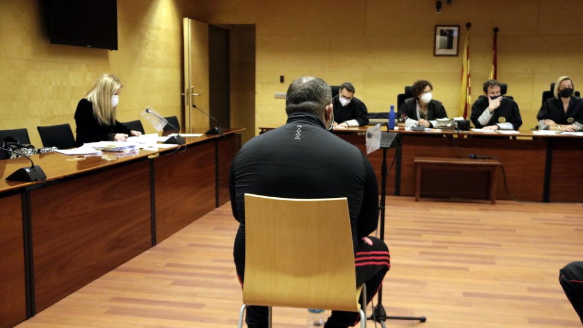 Accepta 8 anys de presó per violar una dona a Figueres i deixar-la lligada a un somier