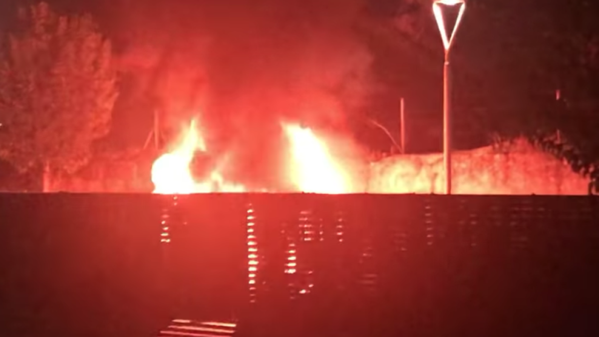 Cremen dos vehicles aparcats durant la matinada a Vila-seca