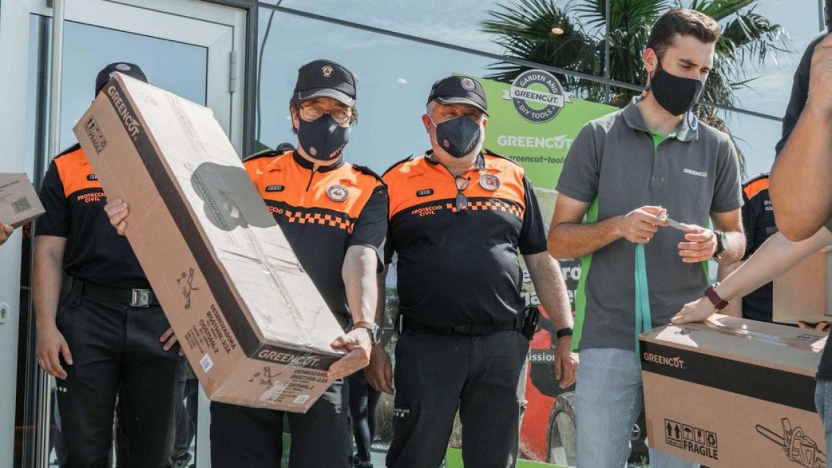 Greencut fa una donació de motoserres i desbrossadores als voluntaris de Protecció Civil de Tarragona i Valls