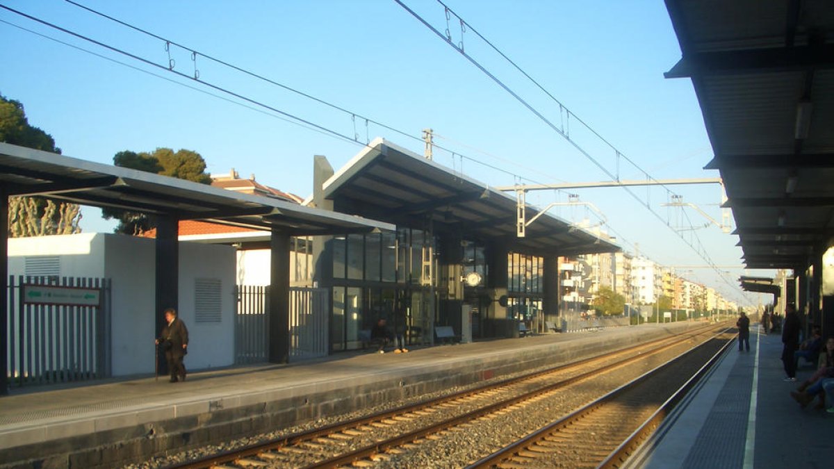 estación de tren, Segur de Calafell, vías, Renfe, Rodalies, tren