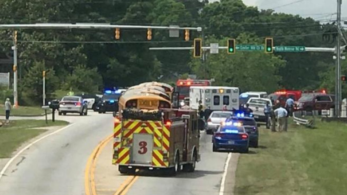 Un nen d'11 anys, ferit en saltar d'un autobús en marxa perquè l'assetjaven altres estudiants