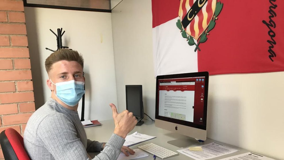 Pol Domingo, estudiant en pràctiques a les oficines grana