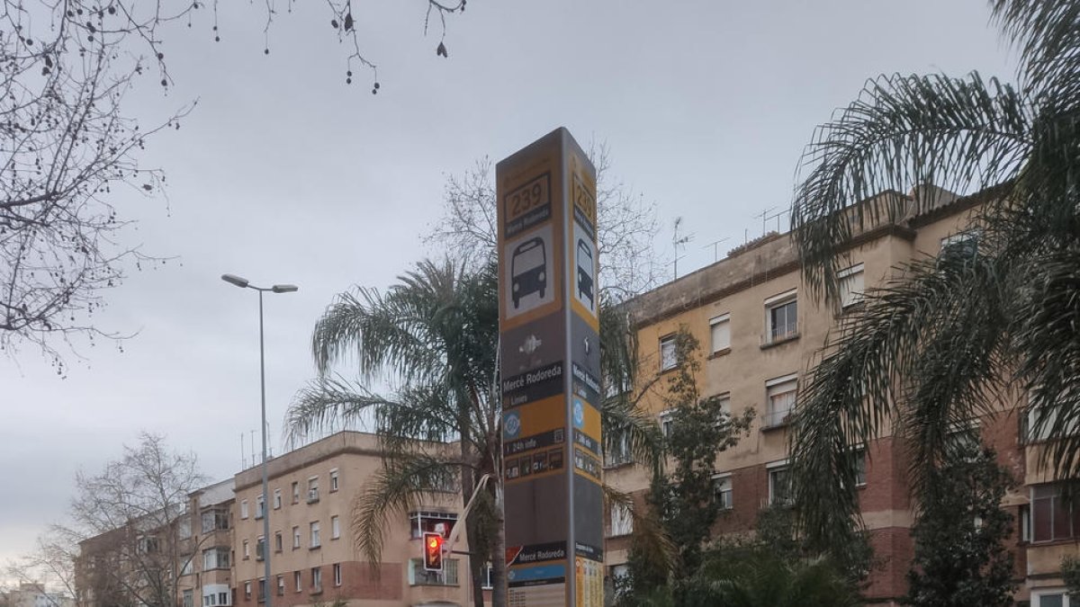 Nueva parada de la L60 de Reus en la avenida de Salou con la calle de Mercè Rodoreda