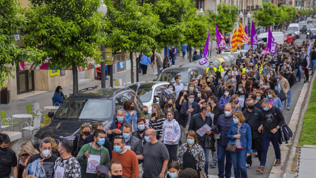 Trabajadores del BBVA cortan la Rambla en protesta al ERE