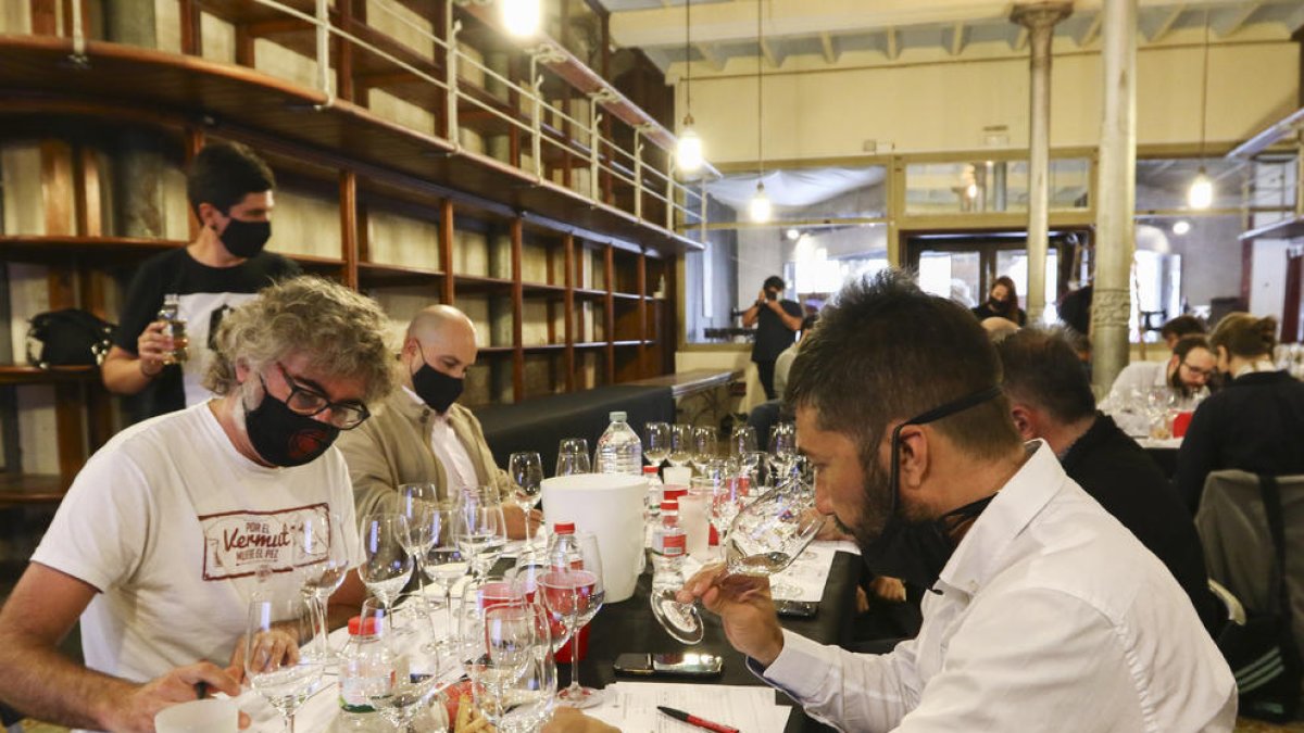 Cata de los Premios Vinari en la Casa Navàs de Reus